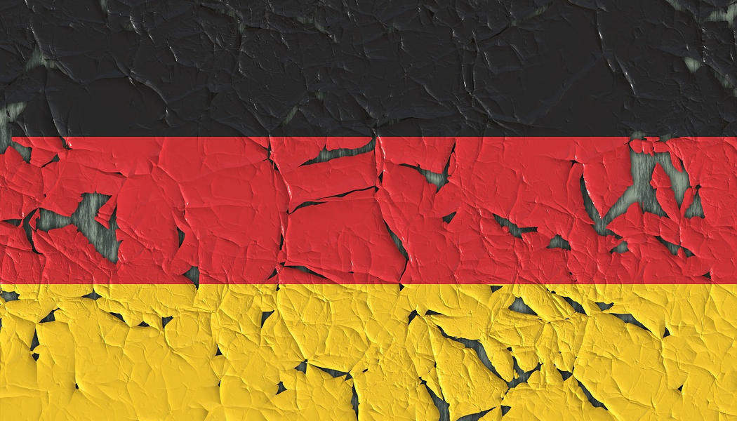 Bundesrepublik Deutschland - angegriffene Fahne - Faktum Magazin